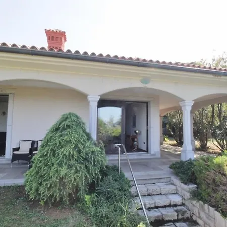Danica Monterosso Villa