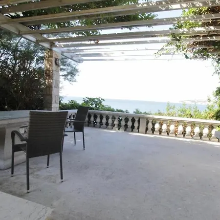 Danica Monterosso Villa